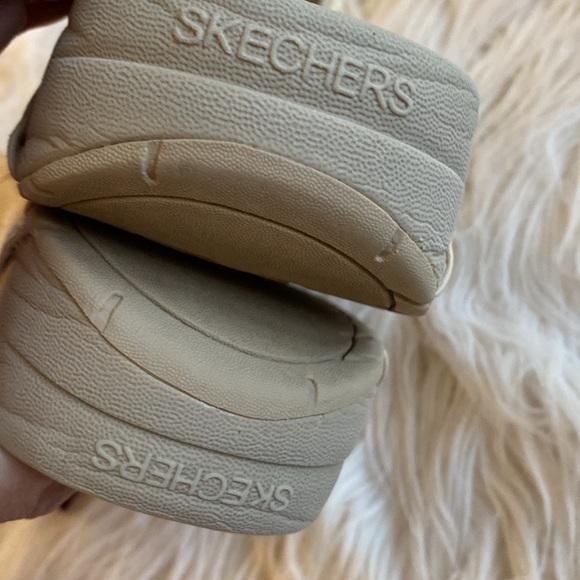 SKECHERS relaxed fit with memory foam - Picture 8 of 11